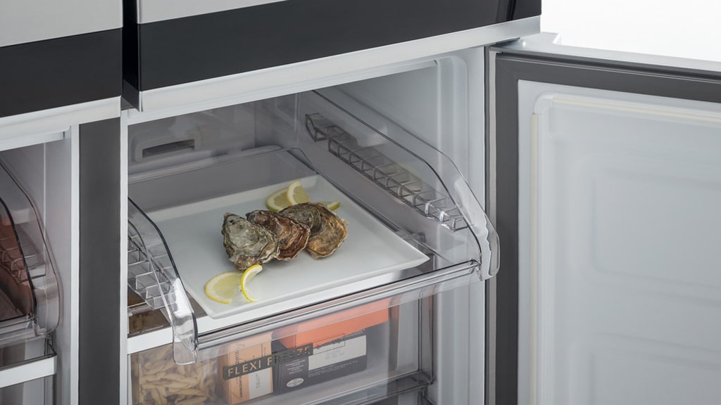 Frozen Oysters with Total No Frost in Whirlpool Side-by-Side American Fridge WQ9 B1L UK