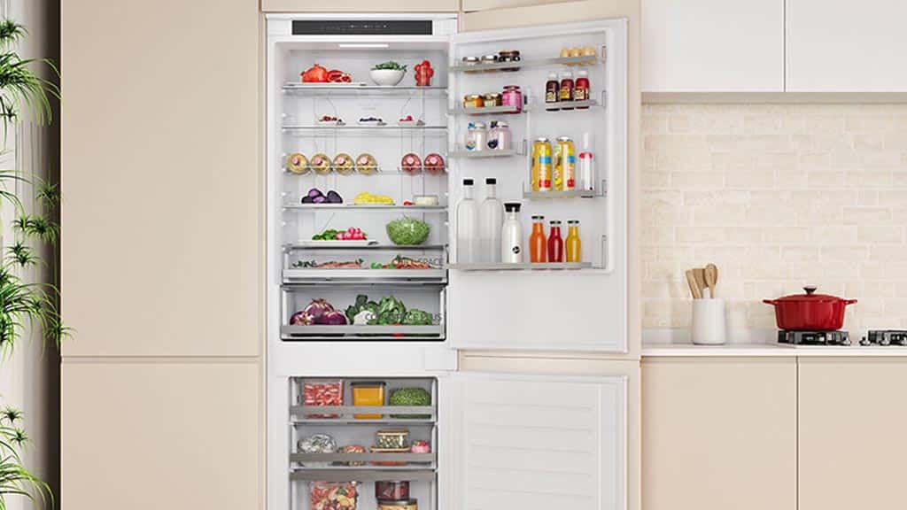 Hoover built deals in fridge freezer